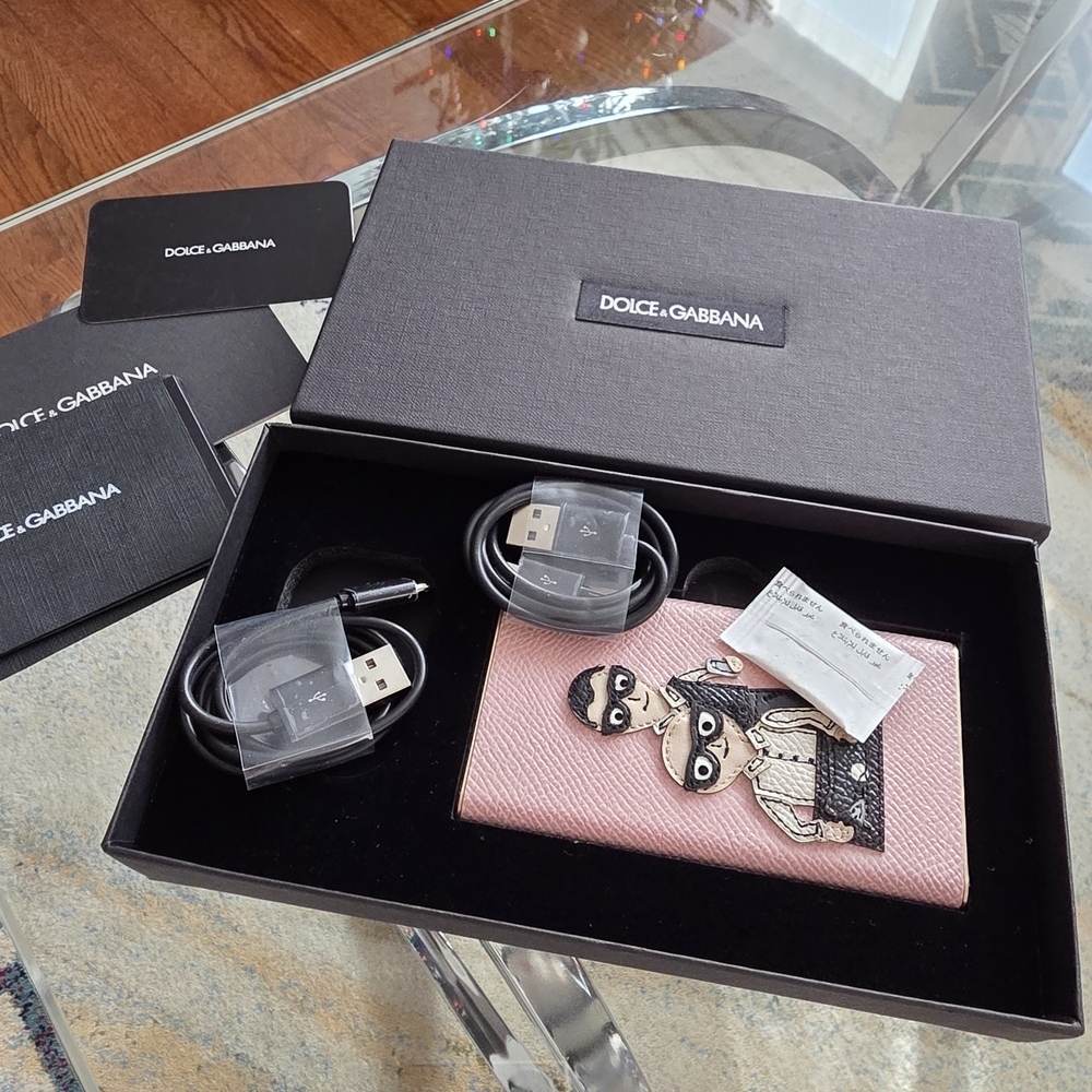 Dolce & Gabbana Pink Power Bank